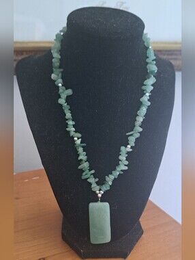 VTG Aventurine necklace GREEN stone chip bead pendant 10" rectangular gemstone
